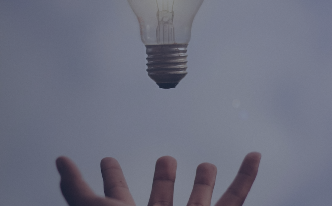 hand_and_hovering_lightbulb